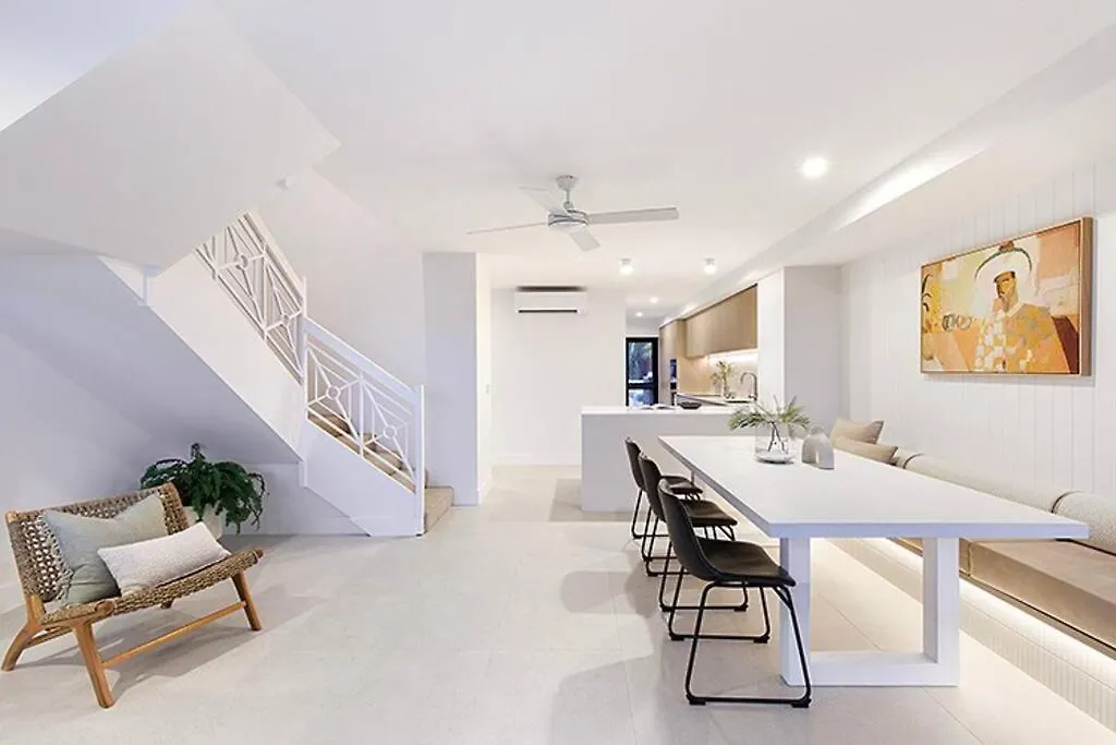 Apartment 'Sunrise Luxury Beach Retreat, Easy Walk To Beach Sunrise Beach