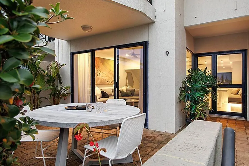 'Sunrise Luxury Beach Retreat, Easy Walk To Beach Sunrise Beach