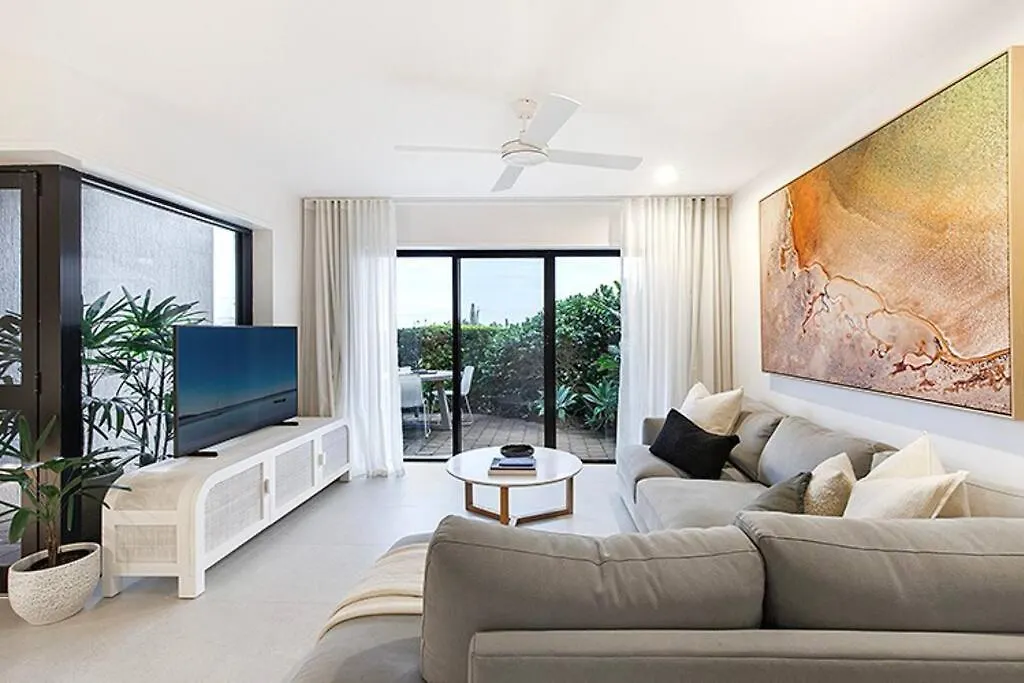 'Sunrise Luxury Beach Retreat, Easy Walk To Beach Sunrise Beach Apartment